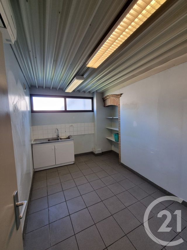 Appartement Local à louer - 1 pièce - 113.57 m2 - CASTELNAU DE MONTMIRAL - 81 - MIDI-PYRENEES - Century 21 Actif Immobilier